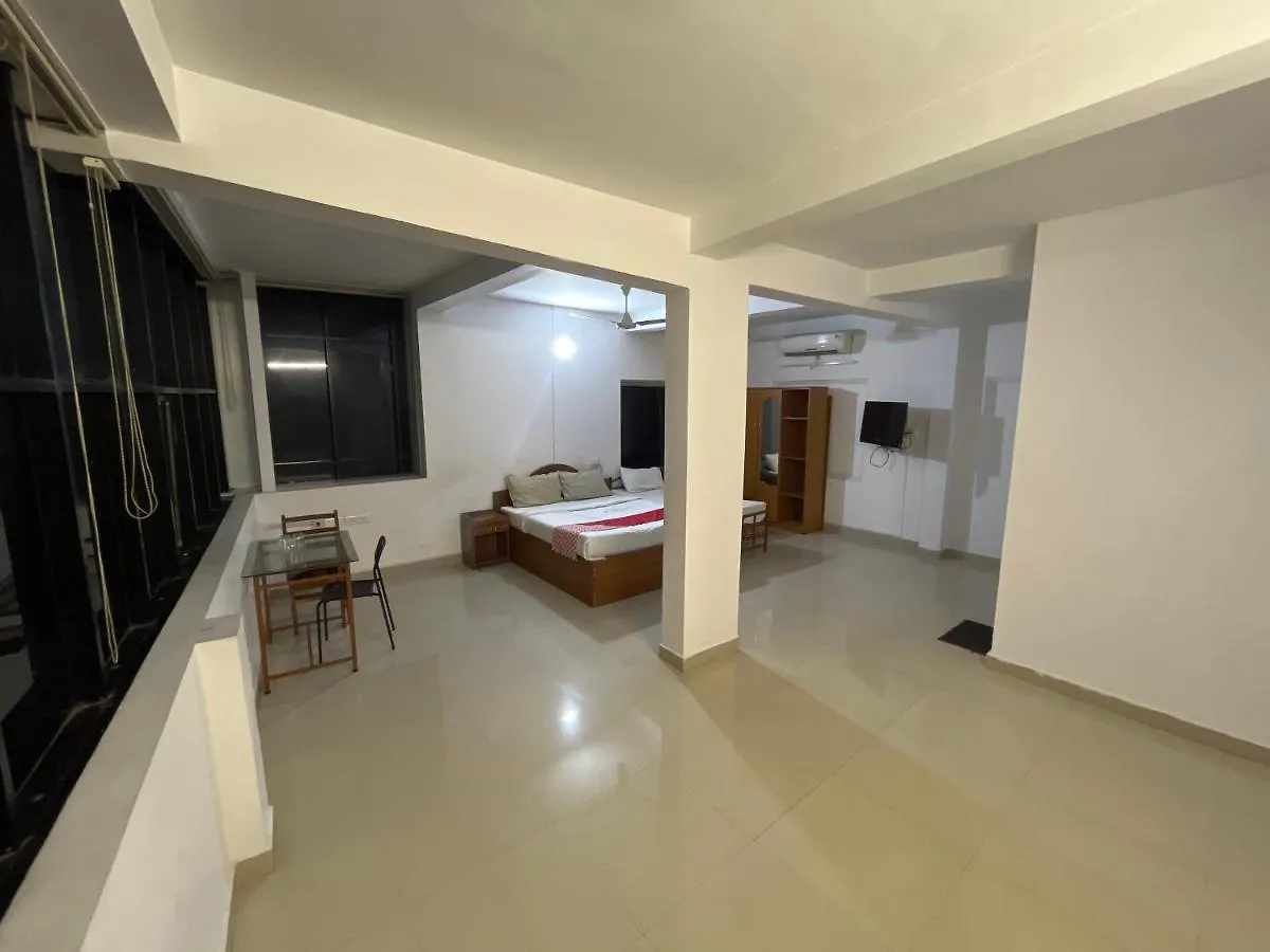 Tower 21 Regency Hotel Kochi 2*,  Hindistan